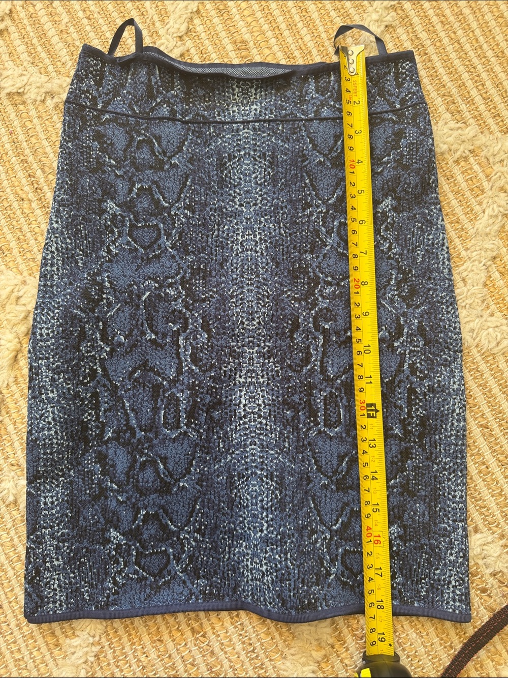 BCBGMaxAzria Python knit Skirt - Picture 5 of 5